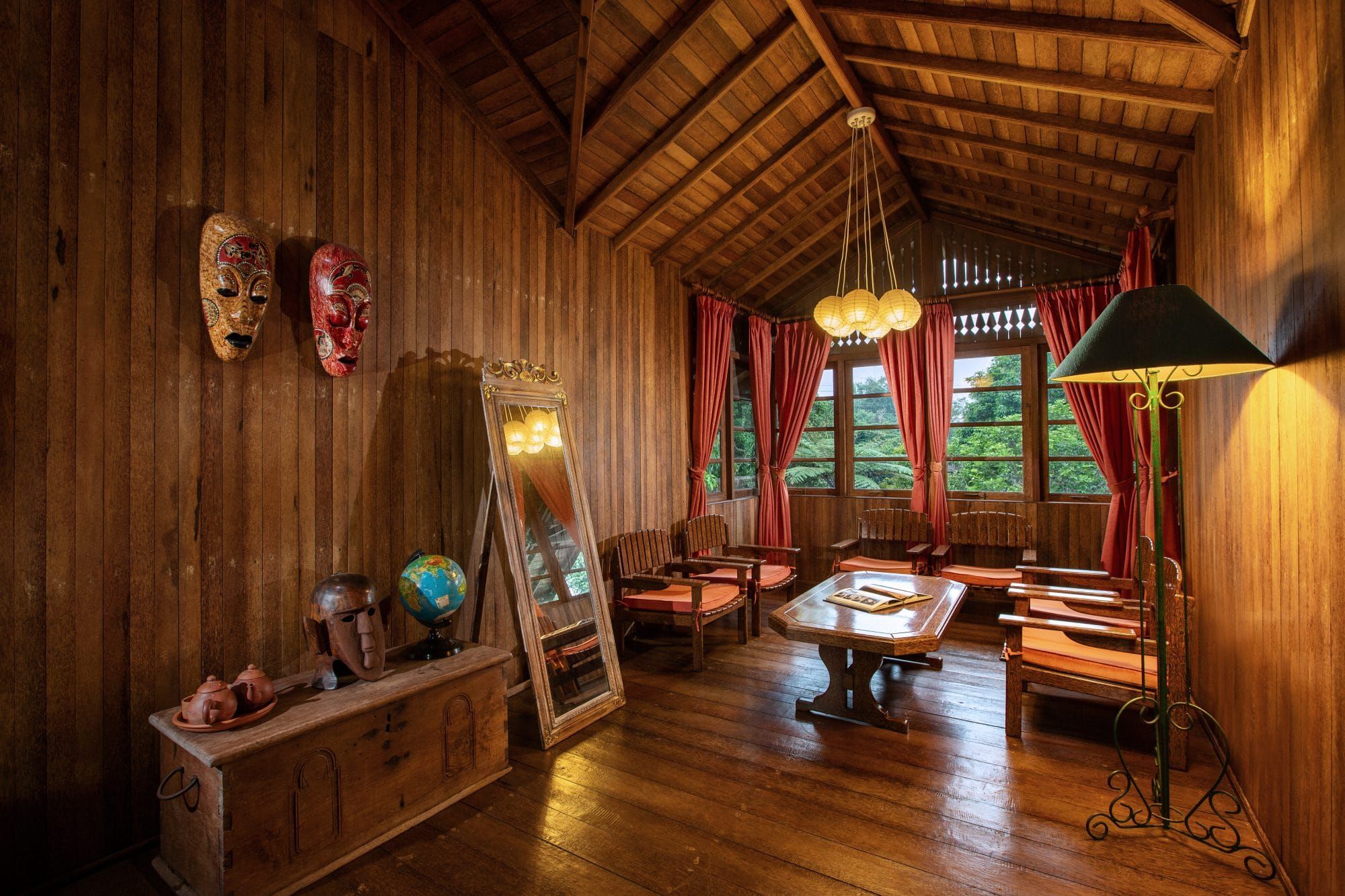 First-floor landing lounge at Villa Tanen with traditional Javanese furnishings