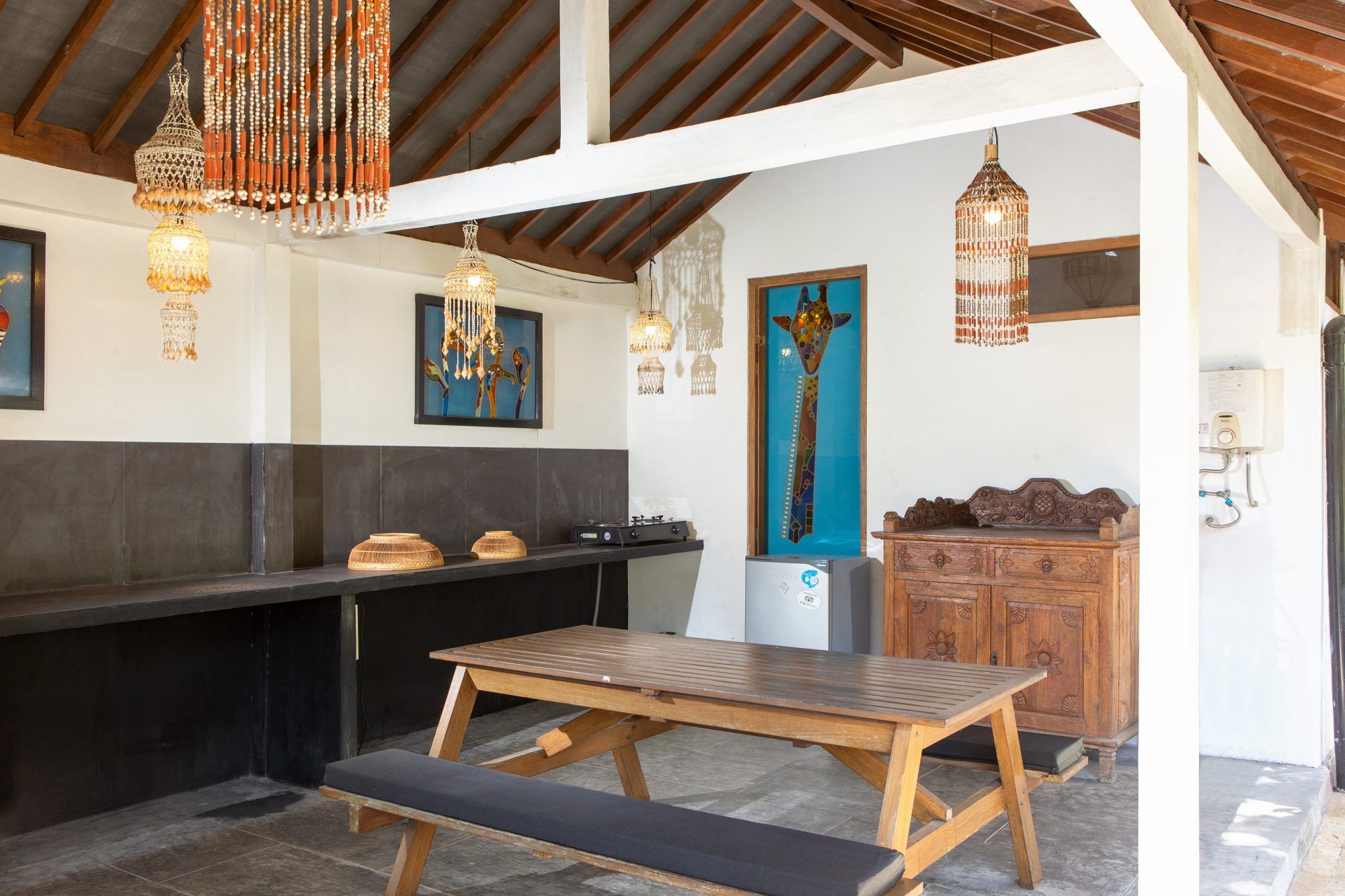 Outdoor kitchen at Rumah Pojok studio, Villa Tanen